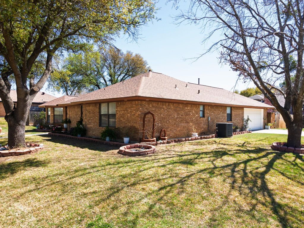 1402 Hawk TRL, Copperas Cove, TX 76522