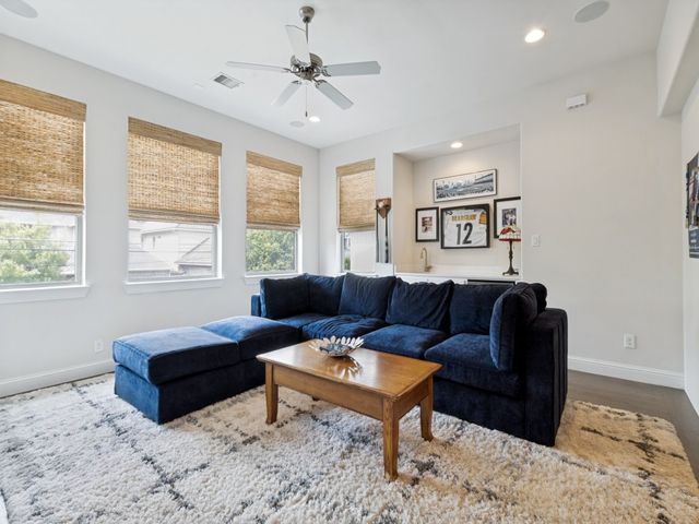 6722 Sondra Drive, Dallas, TX 75214