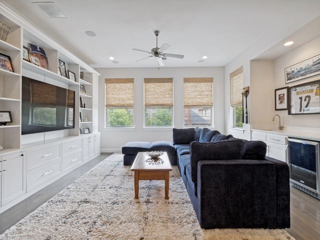 6722 Sondra Drive, Dallas, TX 75214