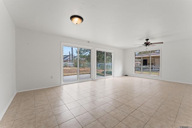 9165 Kingcrest Pkwy, Baton Rouge, LA 70810