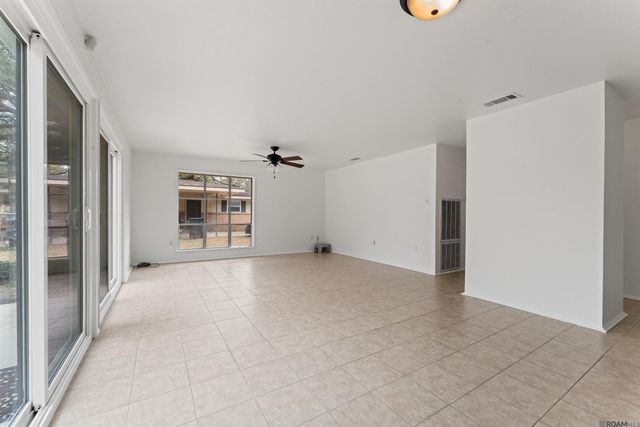 9165 Kingcrest Pkwy, Baton Rouge, LA 70810