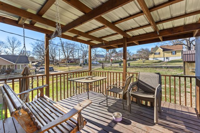 406 High St, Dickson, TN 37055