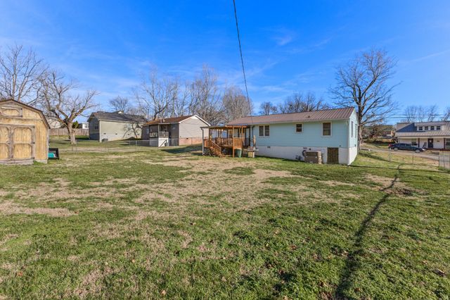 406 High St, Dickson, TN 37055