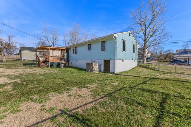 406 High St, Dickson, TN 37055