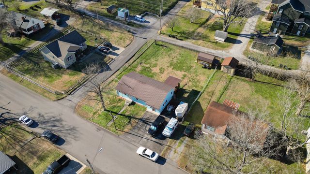 406 High St, Dickson, TN 37055