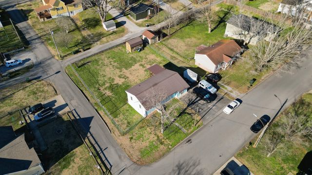 406 High St, Dickson, TN 37055