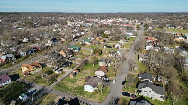 406 High St, Dickson, TN 37055