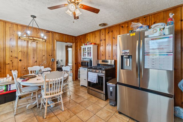 406 High St, Dickson, TN 37055