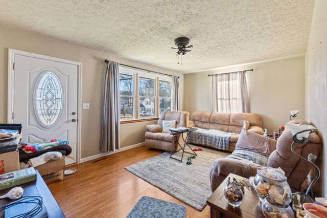 406 High St, Dickson, TN 37055