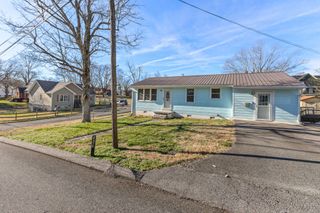 406 High St, Dickson, TN 37055
