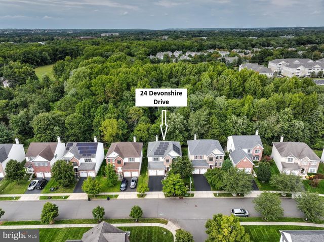 24 DEVONSHIRE DR, West Windsor, NJ 08540