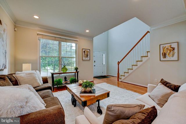24 DEVONSHIRE DR, West Windsor, NJ 08540