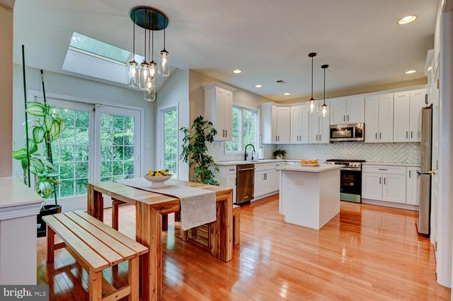 24 DEVONSHIRE DR, West Windsor, NJ 08540