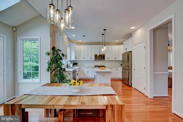 24 DEVONSHIRE DR, West Windsor, NJ 08540