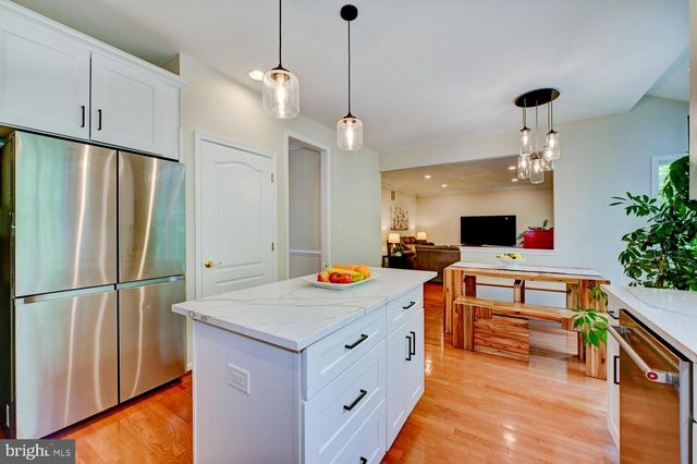 24 DEVONSHIRE DR, West Windsor, NJ 08540