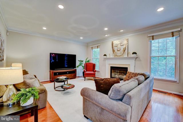 24 DEVONSHIRE DR, West Windsor, NJ 08540