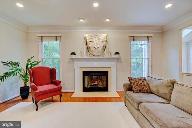 24 DEVONSHIRE DR, West Windsor, NJ 08540
