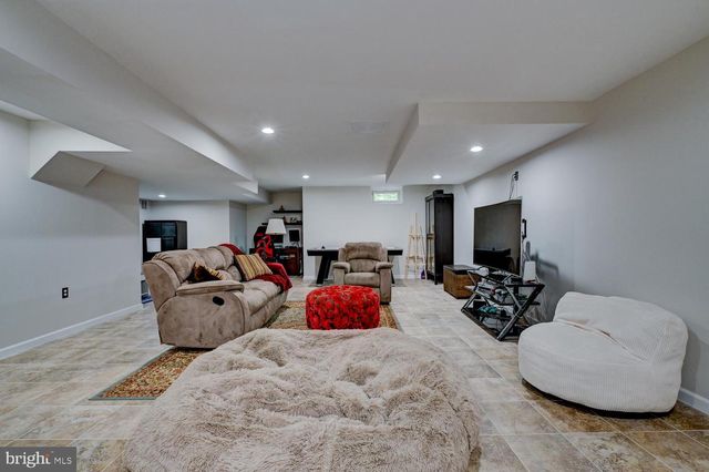 24 DEVONSHIRE DR, West Windsor, NJ 08540