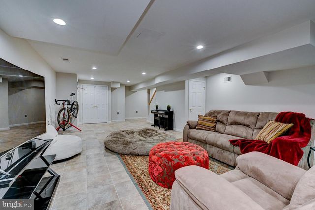 24 DEVONSHIRE DR, West Windsor, NJ 08540