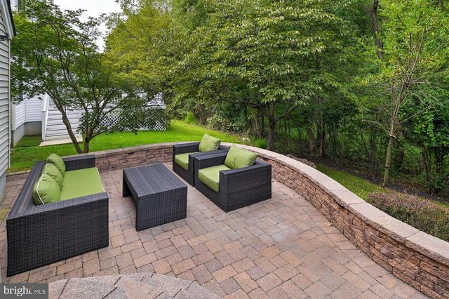 24 DEVONSHIRE DR, West Windsor, NJ 08540