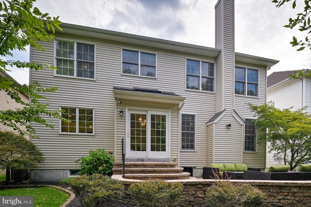 24 DEVONSHIRE DR, West Windsor, NJ 08540
