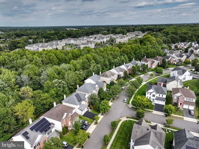 24 DEVONSHIRE DR, West Windsor, NJ 08540