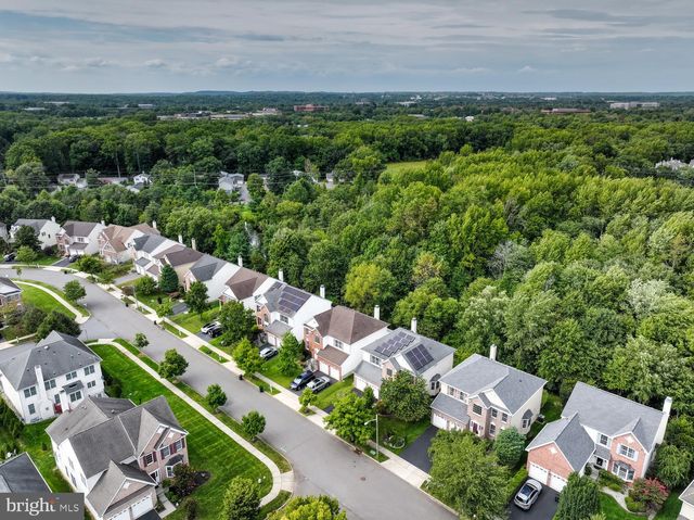 24 DEVONSHIRE DR, West Windsor, NJ 08540