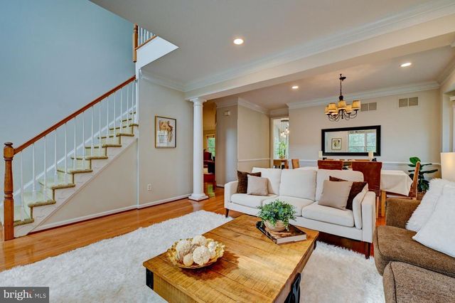 24 DEVONSHIRE DR, West Windsor, NJ 08540