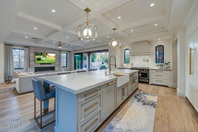 8280 E TAILFEATHER Drive, Scottsdale, AZ 85255