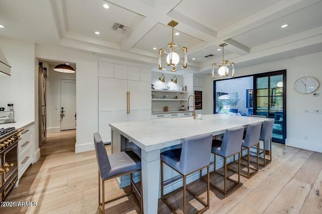 8280 E TAILFEATHER Drive, Scottsdale, AZ 85255