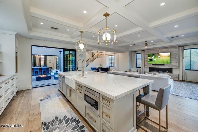 8280 E TAILFEATHER Drive, Scottsdale, AZ 85255