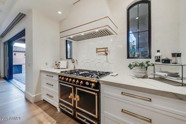 8280 E TAILFEATHER Drive, Scottsdale, AZ 85255