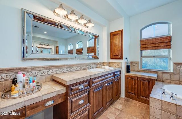 8280 E TAILFEATHER Drive, Scottsdale, AZ 85255