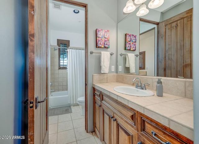 8280 E TAILFEATHER Drive, Scottsdale, AZ 85255