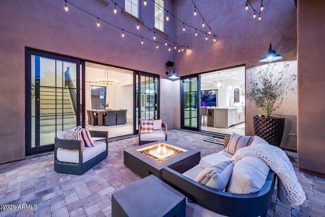 8280 E TAILFEATHER Drive, Scottsdale, AZ 85255