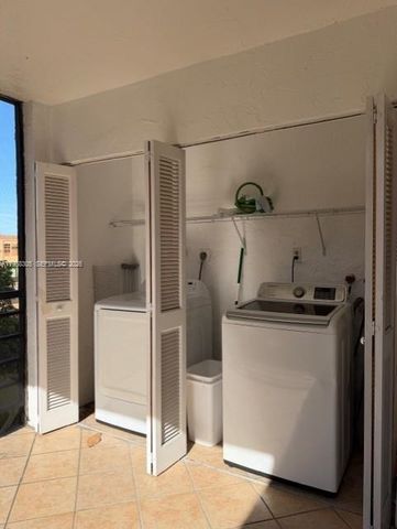 9370 SW 8th St 418, Boca Raton, FL 33428