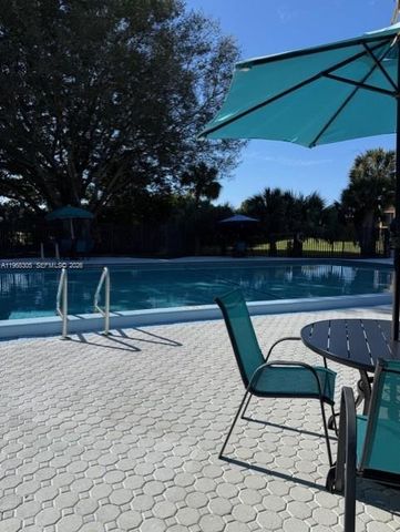 9370 SW 8th St 418, Boca Raton, FL 33428