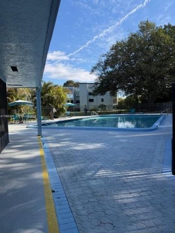 9370 SW 8th St 418, Boca Raton, FL 33428