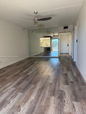 9370 SW 8th St 418, Boca Raton, FL 33428