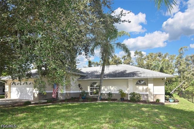 18674 Spruce DR E, Fort Myers, FL 33967