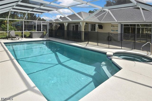 18674 Spruce DR E, Fort Myers, FL 33967