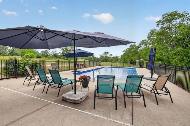 923 Dobbins Pike, Gallatin, TN 37066