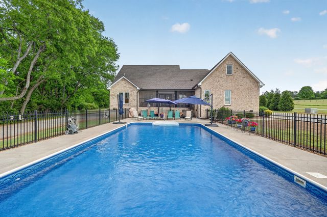 923 Dobbins Pike, Gallatin, TN 37066