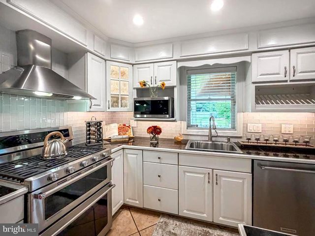 1347 HELLER DR, Yardley, PA 19067