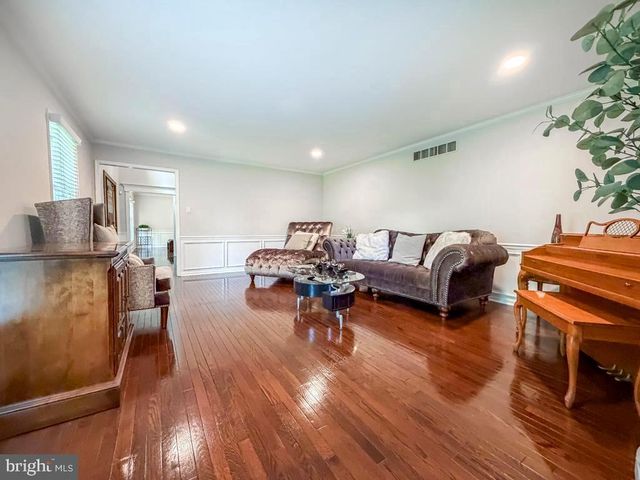 1347 HELLER DR, Yardley, PA 19067