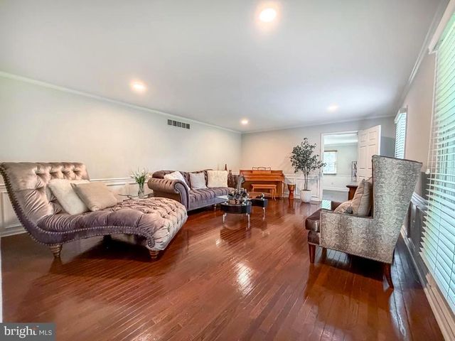 1347 HELLER DR, Yardley, PA 19067
