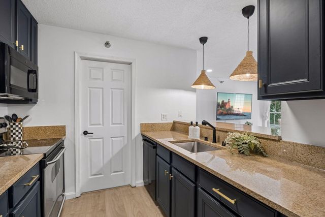 6040 Chasewood Parkway 2, Minnetonka, MN 55343