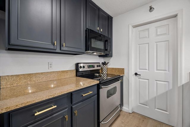 6040 Chasewood Parkway 2, Minnetonka, MN 55343