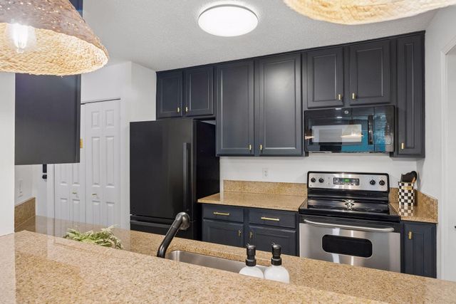 6040 Chasewood Parkway 2, Minnetonka, MN 55343