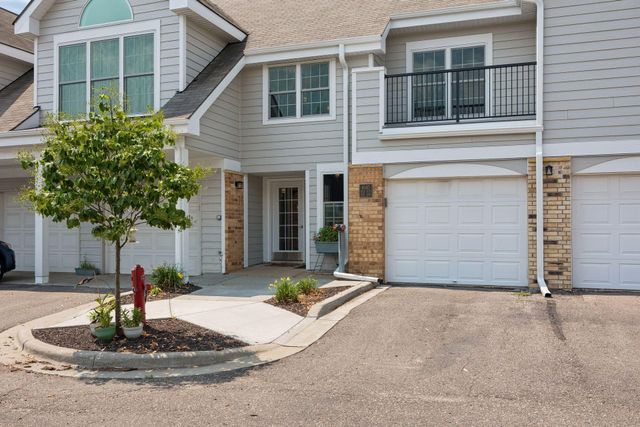 6040 Chasewood Parkway 2, Minnetonka, MN 55343